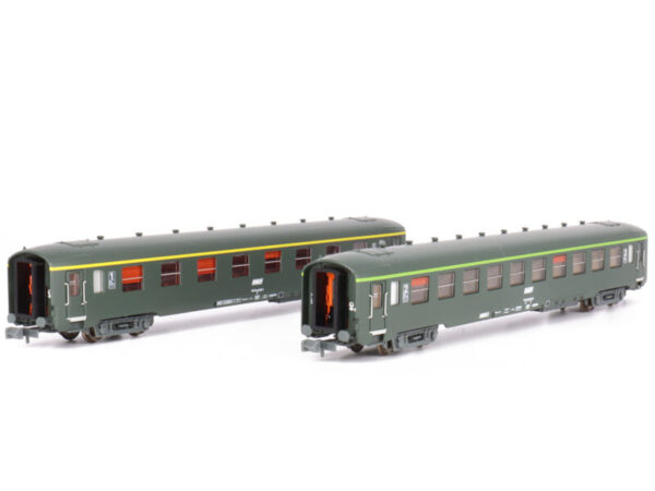REE NW-276 - SET 2 VOITURES DEV AO Courtes, A8 N°50 87 18-40 473-6 et B10 N°51 87 20-57 720-5, Vert 301, Logo Blanc encadré, cartouche Corail Ep. IV